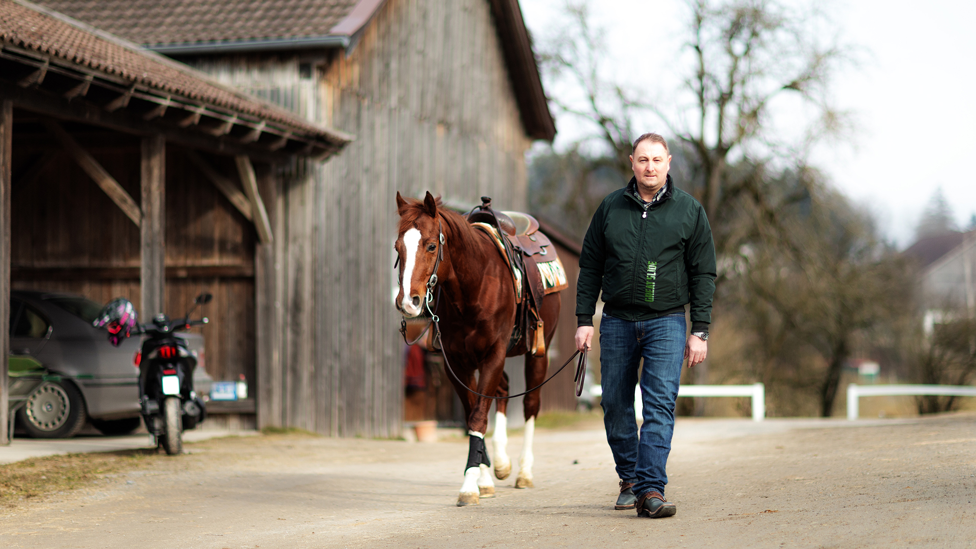 Sliding Plates, besonderes, Eisen, Hinterhuf, meterlang, Gleiten, Hinterhand, Freizeit, Zucht, Sport, Futurity, AQHA, DQHA, Horsemanship, Camp, Freizeitreiter, Turnierreiter, Jugendlich, Erwachsen, hinterfragen, weiterbilden, harmonisch, Beziehung, Partnerpferd, Fair, respektvoll, Umgang, resultiert, ursprünglich, US-amerikanisch, Ranch-Reitweise, Bodenarbeit, Haltung, Pflege, Horseman, hervorragend, praktisch, theoretisch, Kenntniss, Faszination, exklusiv, Wissen, professionell, Instruktor, Deutschland, profitieren, Teilnehmer, Kommunikation, Sinne, Horsemanship-Gedanken, verbessern, Population, registriert, außerhalb, Kontinent, staatlich, anerkannt, Zuchtverband, vollwertig, AQHA Affiliate Status, Datashareagreement, Austausch, zuchtrelevant, Daten, Mutterverband, Alleinstellungsmerkmal, Vorteil, Mitglieder, Züchter, Zuchtgeschehen, Bedeckungsmeldung, Geburtsmeldung, Equidenpass-Erstellung, Zuchtschausaison, Zuchtbuch, Zuchtschau, Zuchtziel, vielseitig, verwendbar, gezüchtet, Freizeitsport, Turniersport, Rennsport, geeignet